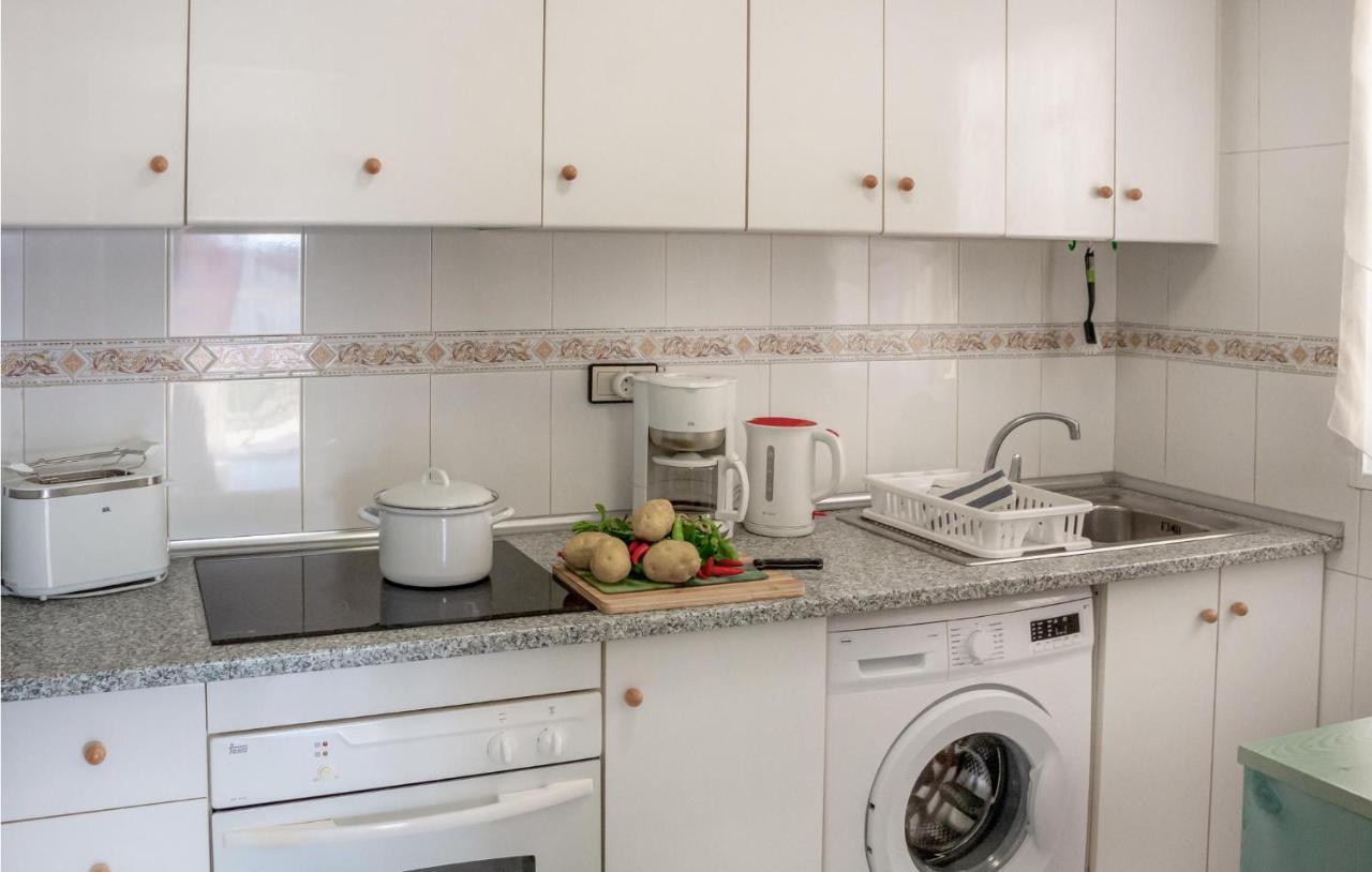 Stunning Apartment In 또레비에하 외부 사진